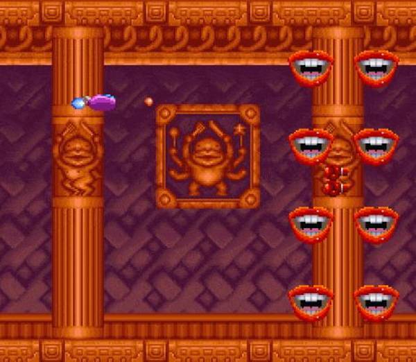 입술 보스. 특이하다. 뒤에 액자는 도대체 무슨 의미일까