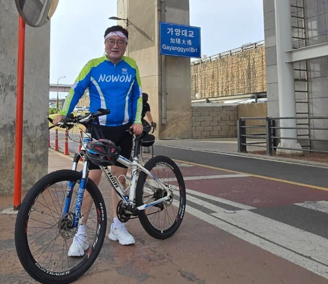우원식 국회의장이 13일 페이스북에 "요즘 매일 '자출(자전거 출근)'을 한다"는 글을 올리며 함께 게시한 사진. 우 의장 페이스북 캡처