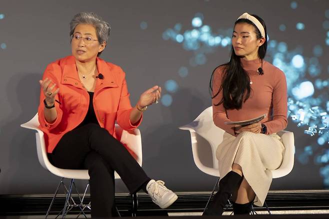 리사 수 AMD 최고경영자와 샤론 주 AMD AI 부사장 / 출처=IT동아