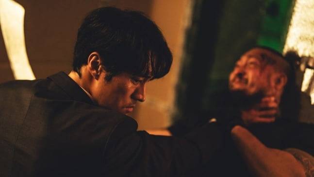 광장 스틸컷. /사진=넷플릭스 제공