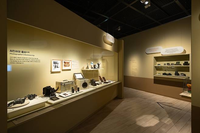 A view of the ″Say Cheeeese~″ exhibition at the National Folk Museum of Korea, open through July 27 [NATIONAL FOLK MUSEUM OF KOREA]
