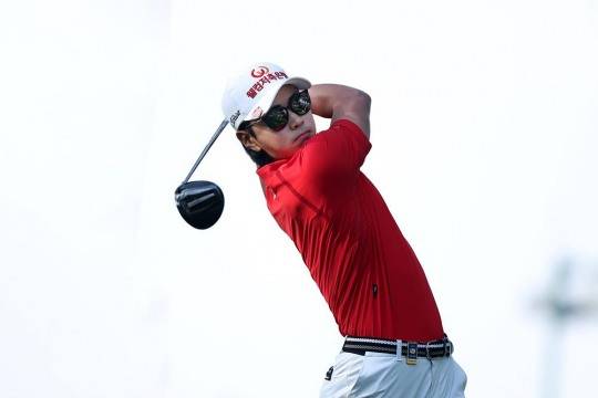 티샷 날리는 이형준. 사진[연합뉴스]