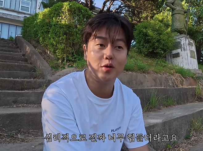 채코제가 지인에게 사기를 당한 사실을 털어놓고 있다. [사진 출처 = 유튜브 캡처]