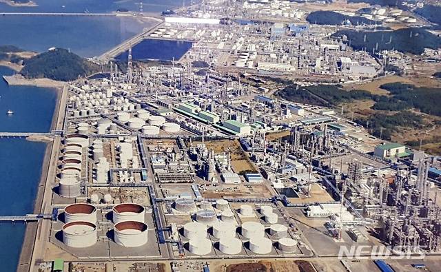 [세종=뉴시스]충남 서산시에 있는 대산공단 전경