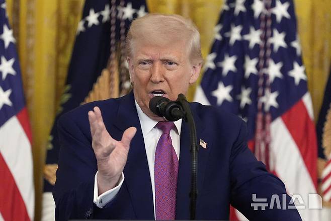 [워싱턴=AP/뉴시스]도널드 트럼프 미국 대통령. 2025.06.13.