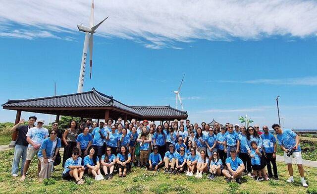 해외 입양인과 가족들이 3박4일간 제주 여행을 즐기고 있다 제주도관광공사