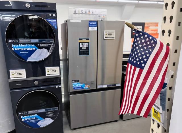 미국 내 한 가전 판매점에 삼성전자 세탁기와 냉장고가 전시돼 있다.AFP연합