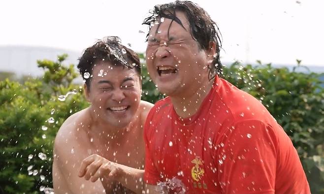 왼쪽부터 전현무, 구성환 /사진=MBC '나 혼자 산다'