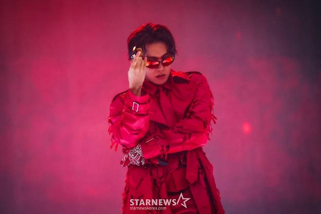 방탄소년단 제이홉이 13일 경기도 고양시 일산서구 고양종합운동장 주경기장에서 진행된 월드투어 앙코르 콘서트 '제이홉 투어 '홉 온 더 스테이지' 파이널(j-hope Tour 'HOPE ON THE STAGE' FINAL)'에서 멋진 공연을 펼치고 있다. /사진제공=하이브 2025.06.13 /사진=이동훈 photoguy@