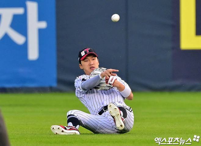 27일 오후 서울 송파구 잠실야구장에서 열린 '2025 신한 SOL Bank KBO리그' 한화 이글스와 LG 트윈스의 경기, 3회초 LG 박해민이 한화 최재훈의 타구를 잡아내고 있다. 엑스포츠뉴스DB