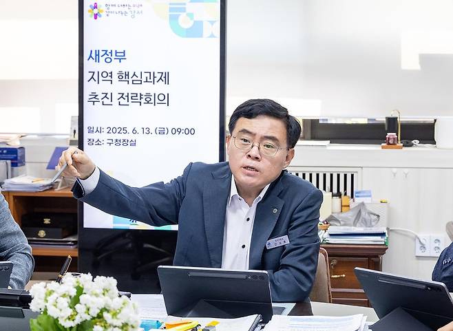 새정부 지역 핵심과제 추진 전략회의를 주재하는 진교훈 서울 강서구청장 [서울 강서구 제공. 재판매 및 DB 금지]