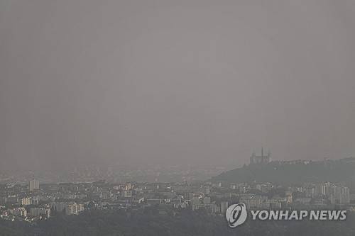 리옹 하늘까지 덮은 캐나다 산불 연기 [AFP 연합뉴스 자료사진. 재판매 및 DB 금지]