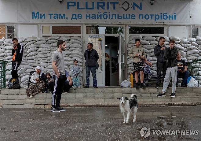 수미에 있는 피란민 쉼터 [로이터 연합뉴스 재판매 및 DB 금지]