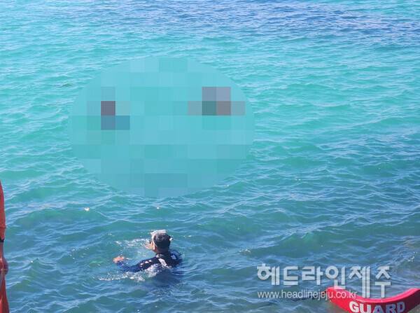 소방당국이 ㄱ군을 수색하고 있다 (사진=제주소방안전본부)