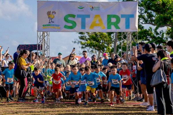 매년 괌에서 열리는 ‘코코 로드 레이스’ 중 어린이들이 참여하는 ‘키즈 마라톤’ 대회. 괌정부관광청 제공.