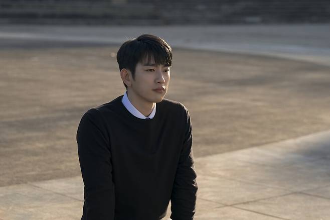 앞집에 사는 이호수(박진영 분)도 미래와 미지에게 중요한 인물이다. tvN 제공