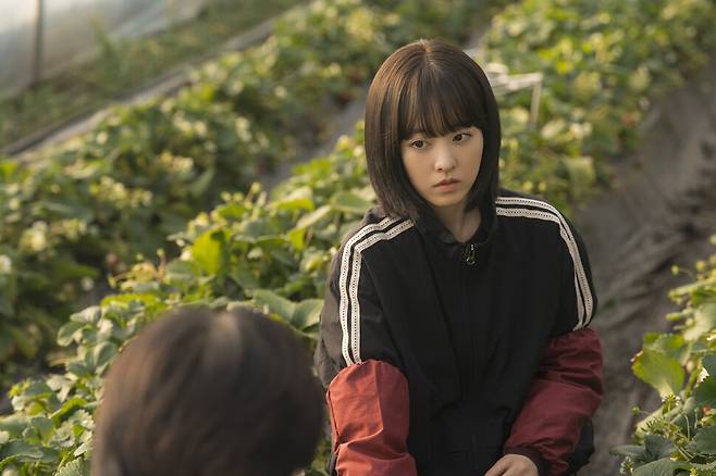 미래는 미지가 되어봄으로써 미지가 주변의 무시를 ‘밝음\'으로 받아내며 ‘오늘만 견디는\' 마음으로 살고 있었음을 이해하게 된다. tvN 제공