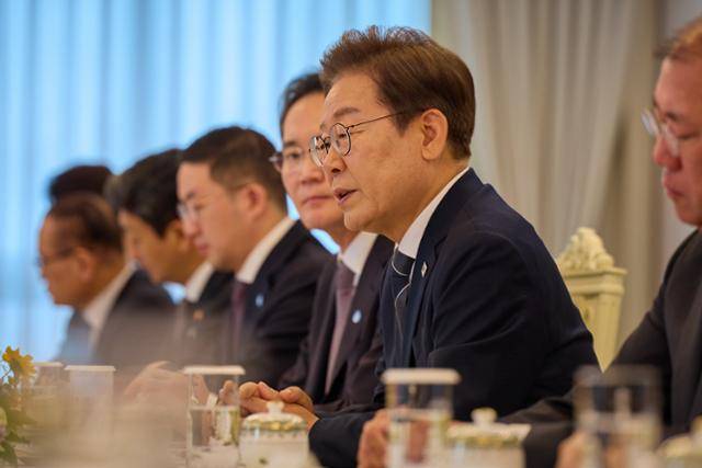 이재명 대통령이 13일 서울 용산구 대통령실에서 열린 6경제단체와 기업인 간담회에서 발언하고 있다. 대통령실 제공 뉴스1
