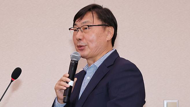 국감 질의에 답변하는 이화영 전 경기도평화부지사 [연합뉴스 자료사진]