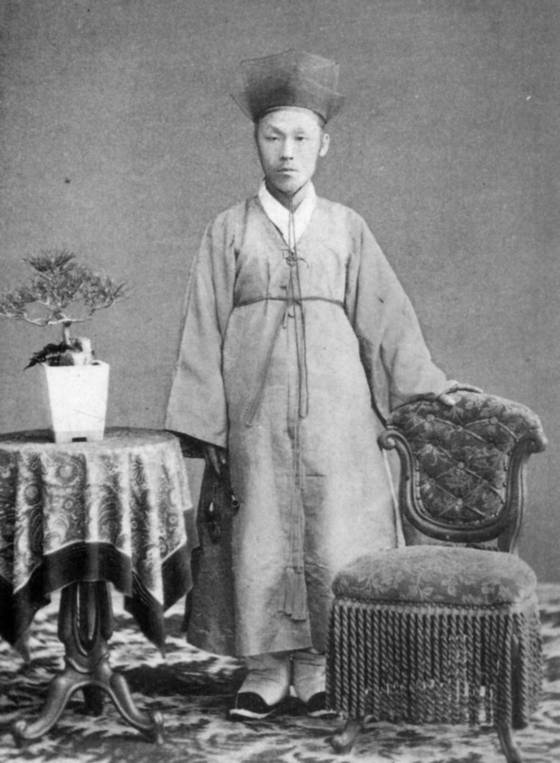 김옥균이 1882년 수신사절단으로 일본 방문 당시 스즈키 사진관에서 찍은 사진. [중앙포토]