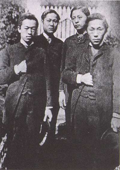 갑신정변 주역들의 일본 망명 직후 1885년 모습. 왼쪽부터 박영효, 서광범, 서재필, 김옥균. [중앙포토]