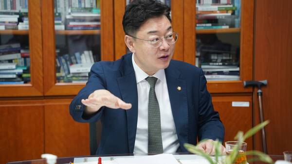 김성원 의원이 14일 경기일보와 인터뷰를 하고 있다. 의원실 제공