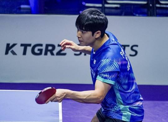 두나무 프로탁구리그 남자부 4강 경기 중인 박강현. 사진[연합뉴스]