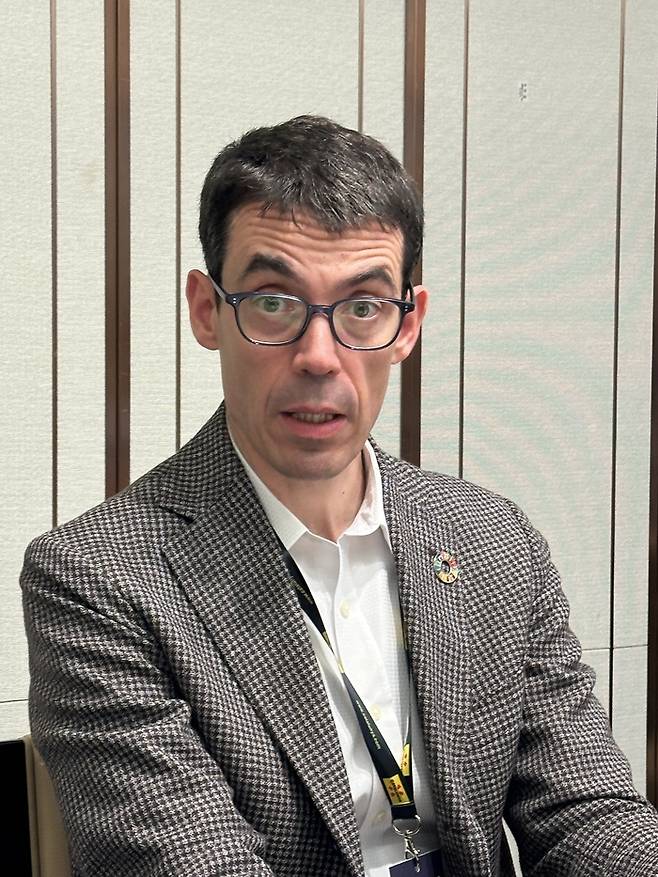 설명하고 있는 라울 구에라(Raül Guerra) 아태지역 담당 국장 / 사진=권효정 여헹+ 기자