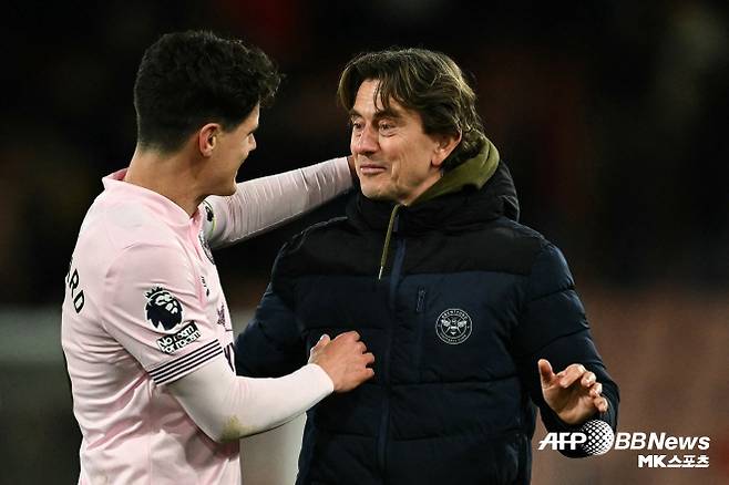 덴마크 출신인 프랭크 감독은 1973년생 떠오르는 지도자다. 특히 브렌트퍼드에서 경쟁력을 입증했다. 프랭크 감독은 2018년 잉글랜드 챔피언십(2부)에 있던 브렌트퍼드 지휘봉을 잡았다. 프랭크 감독은 2020-21시즌 브렌트퍼드의 EPL 승격을 이끌었다. 브렌트퍼드가 EPL로 올라온 건 무려 86년 만이었다. 프랭크 감독은 4시즌 동안 EPL에서 경쟁력을 증명했다. 프랭크 감독이 이끈 브렌트퍼드는 EPL에서 13위(2021-22), 9위(2022-23), 16위(2023-24), 10위(2024-25)를 차례로 기록했다. 사진=AFPBBNews=News1