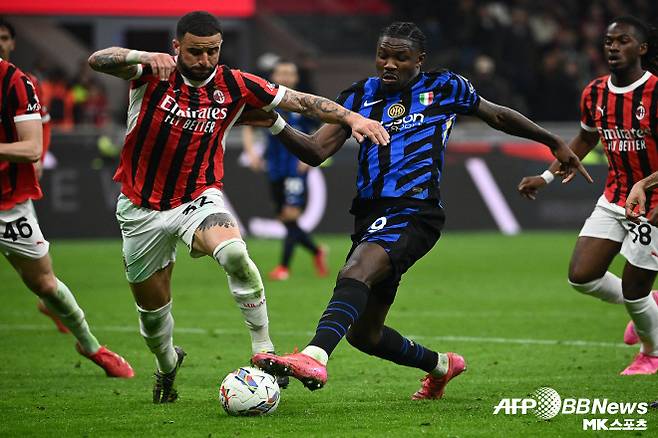 AC 밀란에서 6개월 동안 뛰었던 카일 워커(사진 왼쪽). 사진=AFPBBNews=News1