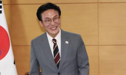 김민석 국무총리 후보자가 10일 서울 종로구 통의동 청문회 준비단 사무실에서 열린 기자간담회에 참석하고 있다. 연합뉴스