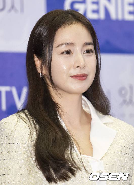 [OSEN=김성락 기자] 19일 오후 서울 마포구 스탠포드호텔에서지니TV 오리지널 ‘마당이 있는 집’ 제작발표회가 열렸다.배우 김태희가  미소짓고 있다. 2023.06.19 /ksl0919@osen.co.kr