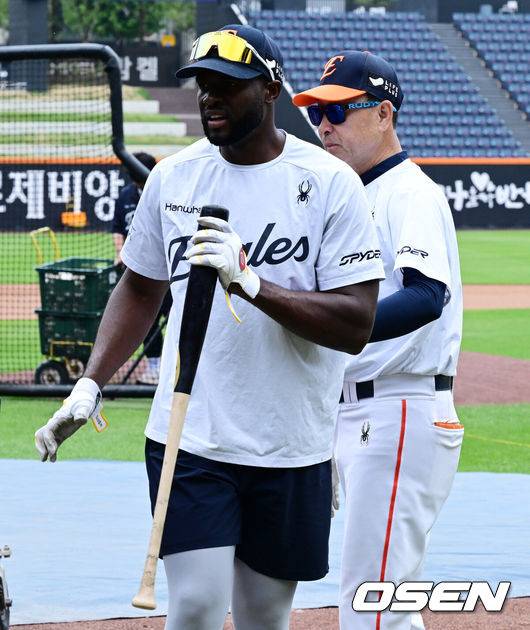 [OSEN=대전, 지형준 기자] 한화 플로리얼이 타격 훈련을 실시했다. 2025.06.13 /jpnews@osen.co.kr