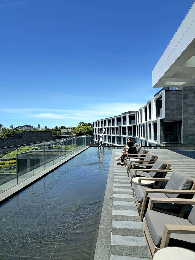 JW메리어트 제주 리조트&스파 6층 더 라운지 테라스.