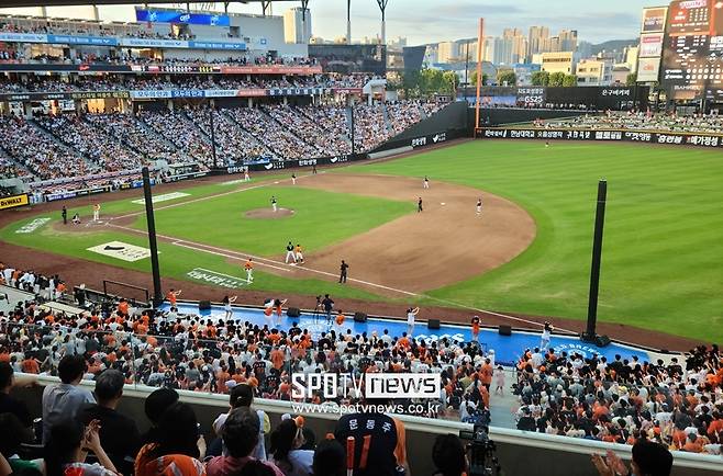 ▲ 팬들로 가득 찼다 ⓒ 맹봉주 기자