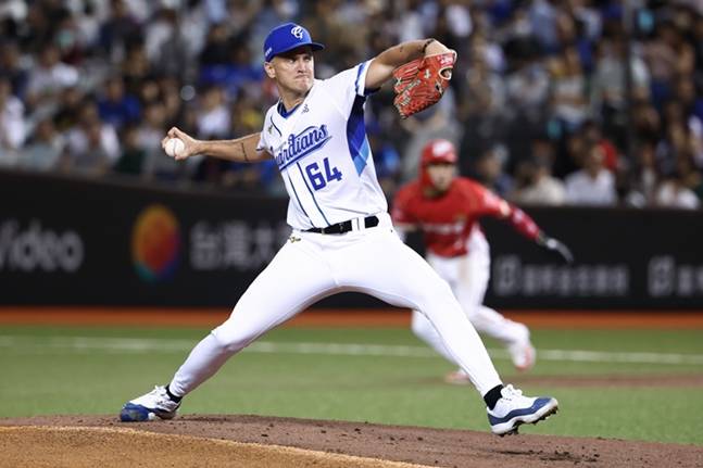 뷰캐넌의 투구 모습. /사진=푸방 가디언스 SNS