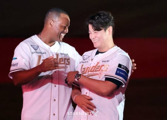 벨트레(왼쪽)와 추신수. /사진=강영조 선임기자