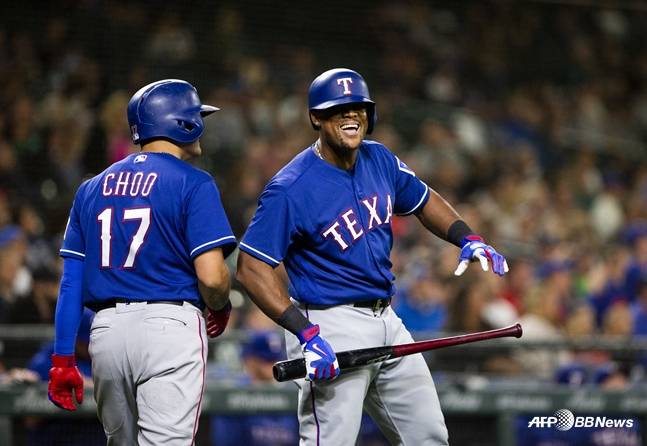 텍사스 시절 추신수 구단주 보좌역(왼쪽)과 애드리안 벨트레. /AFPBBNews=뉴스1