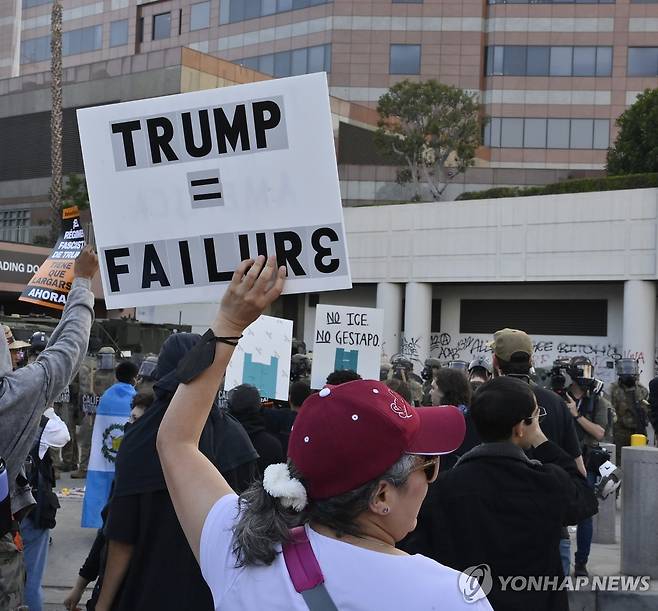 LA 이민 단속 시위 모습 [UPI 연합뉴스 자료사진. 재판매 및 DB 금지]
