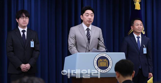 강훈식 대통령 비서실장이 15일 서울 용산구 대통령실 청사에서 인선 관련 브리핑을 하고 있다.(사진=뉴스1)