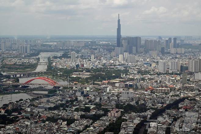 베트남 호치민시의 랜드마크81 전망대를 포함한 시내 전경. ⓒ AFP=뉴스1 ⓒ News1 권영미 기자