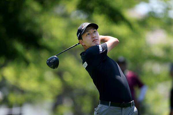 15일 경기도 안산시 대부도에 위치한 더헤븐 컨트리클럽(파72·7,293야드)에서 진행된 '2025 한국프로골프(KPGA)투어 하나은행 인비테이셔널(총상금 13억 원)' 최종 라운드에 출전한 김백준이 1번홀 드라이버 티샷을 날리고 있다. 사진┃KPGA