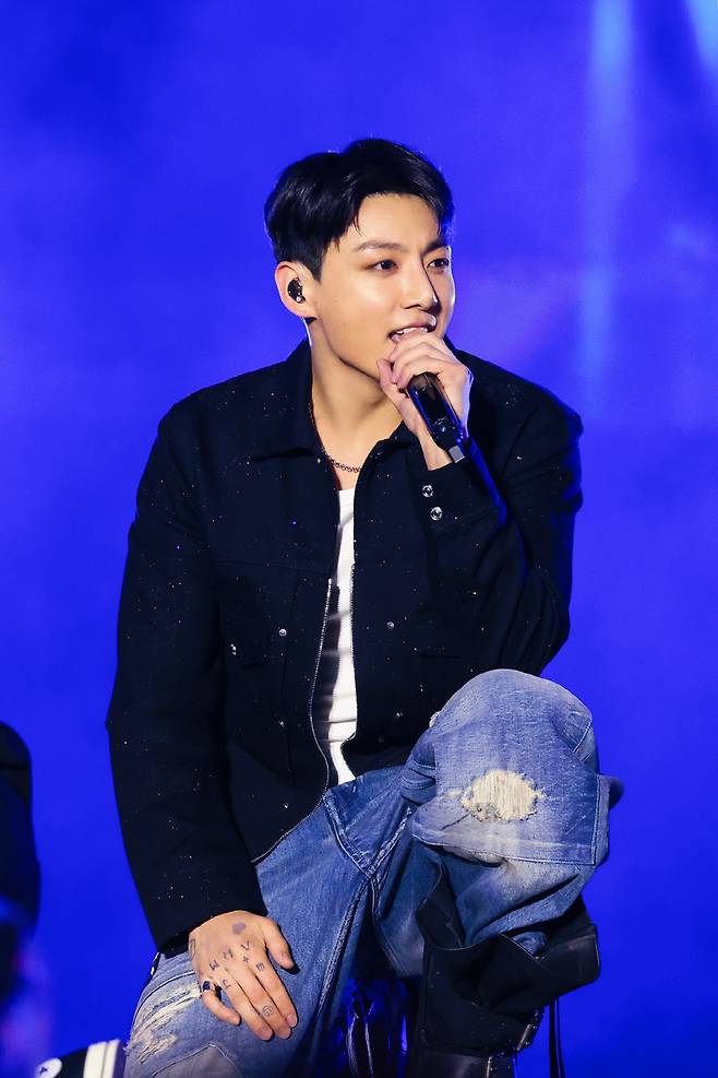 정국이 지난 13일 열린 제이홉 월드투어 앙코르 콘서트 'HOPE ON THE STAGE-FINAL'에 오른 모습. 사진 제공=빅히트 뮤직