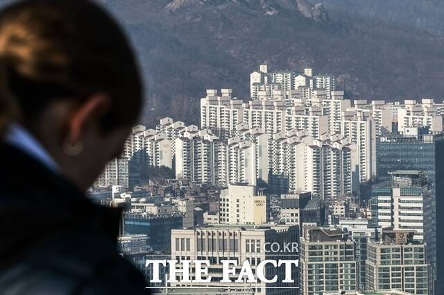 한국은행이 15일 발간한 '주택가격 기대심리의 특징과 시사점' 보고서에 따르면 집값이 오른다는 기대감이 실제 집값을 끌어올리는 것으로 나타났다. /뉴시스