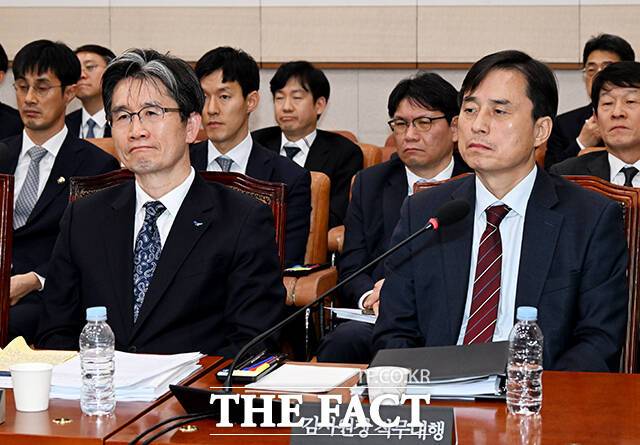 12.3 내란 사건을 수사할 조은석 특별검사(오른쪽)가 오동운 공수처장을 만났다./배정한 기자