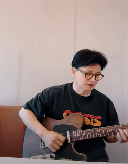 한동훈 전 국민의힘 대표가 15일 라이브 방송을 하고 있다. /유튜브 채널 '한동훈' 캡처