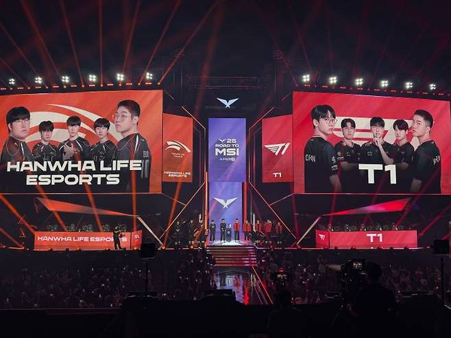 15일 부산 사직실내체육관에서 열린 ‘2025 LCK 로드 투 MSI’ 최종전에서 T1과 한화생명e스포츠가 맞붙었다. ⓒ데일리안 황지현 기자