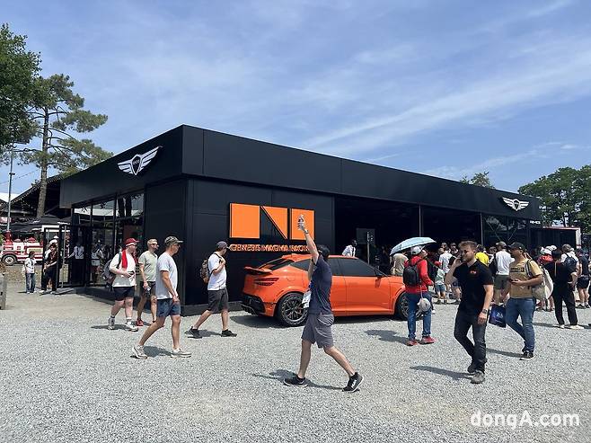 프랑스 르망24시 매뉴팩처라운지 내 마련된 제네시스 부스