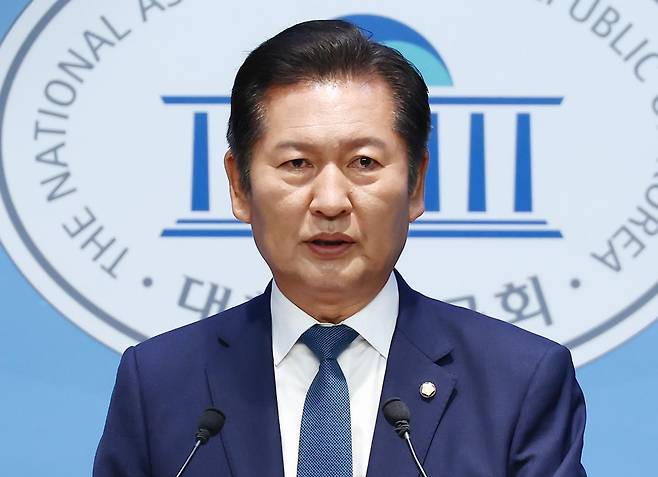 정청래 더불어민주당 의원이 15일 오후 서울 여의도 국회 소통관에서 당대표 출마 선언 기자회견을 하고 있다. 2025.6.15/뉴스1