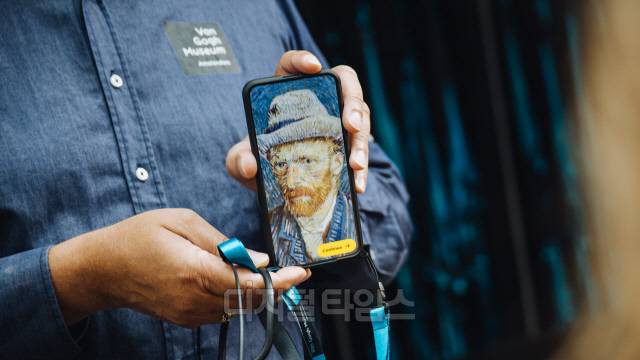 삼성전자는 네덜란드 반고흐 미술관과 파트너십을 체결하고 새 오디오 가이드 기기로 '갤럭시 S25 플러스'를 공급한다고 밝혔다. 삼성전자 제공